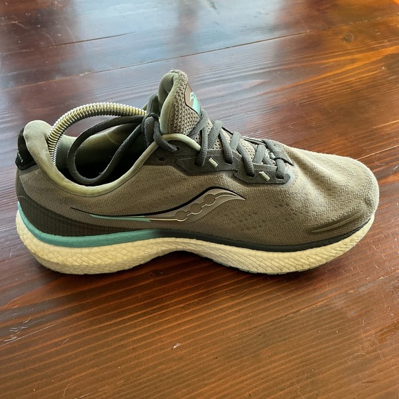 Saucony Triumph 19 Womens Shoes Size 11W Gray Running Walking Athletic Sneakers - Picture 8 of 14